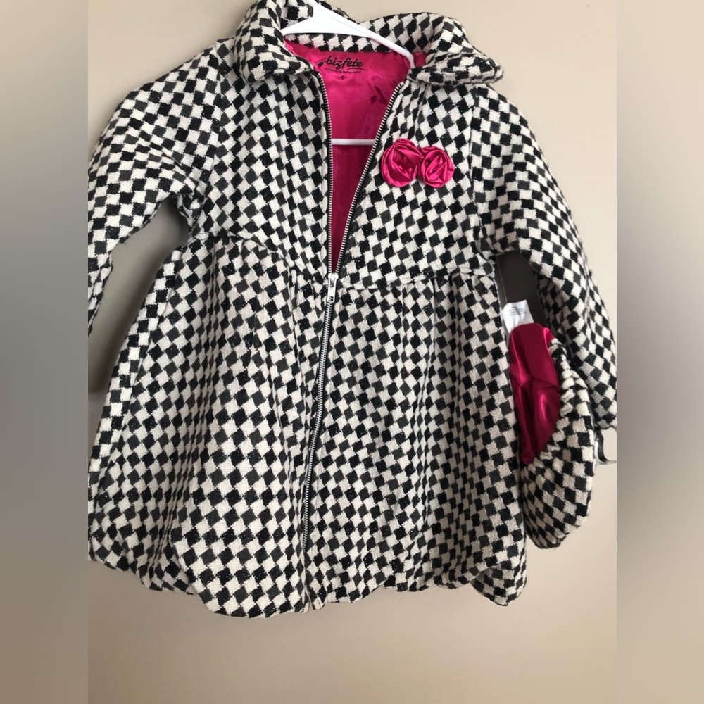 NWT BIZFETE  Girl's Black & White Check Winter Jacket & Hat  Size 6